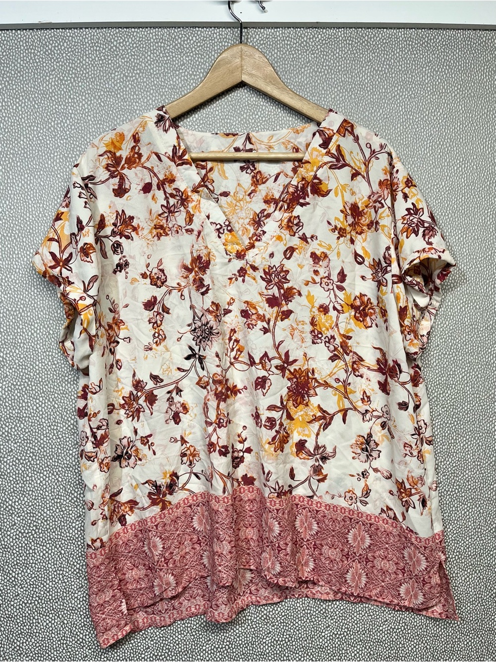 XXL Maurices Floral V-Neck Short Sleeve Top